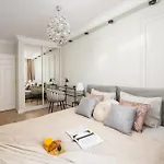 Grand Central Suite 5Min From Central Station With A Balcony& Air Conditioning